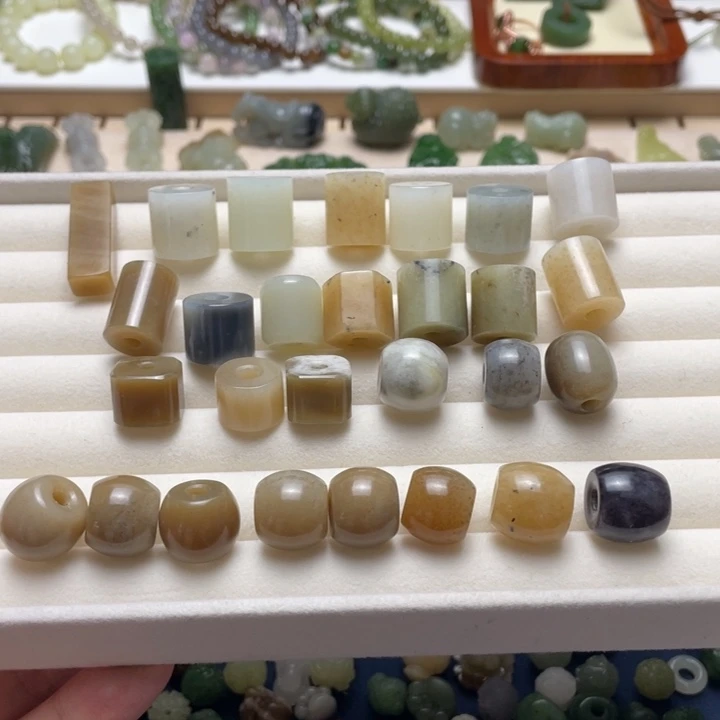 颈饰未镶嵌和田玉一个