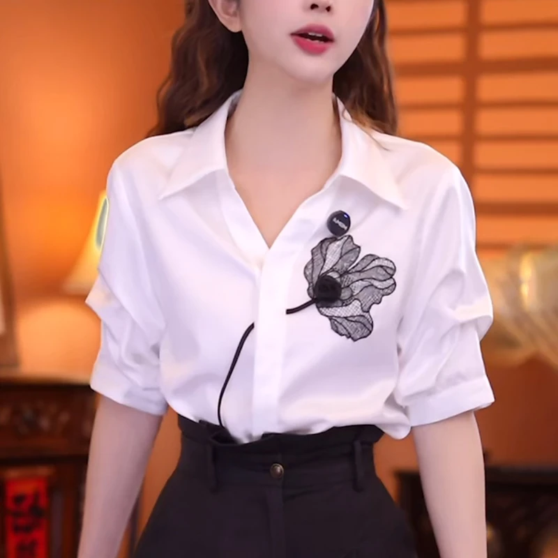 v领白色短袖衬衫女2025夏季高级感气质减龄宽松显瘦时尚港风上衣