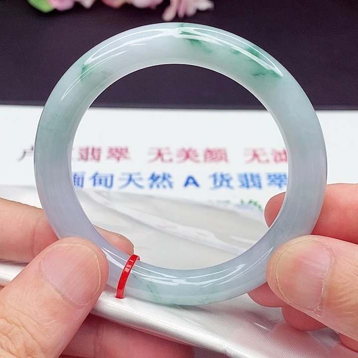 翡翠手镯未镶嵌55圈