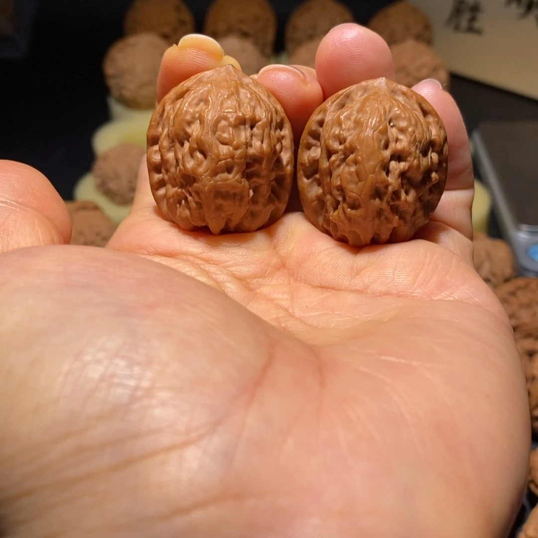 文玩核桃吊坠野狼30