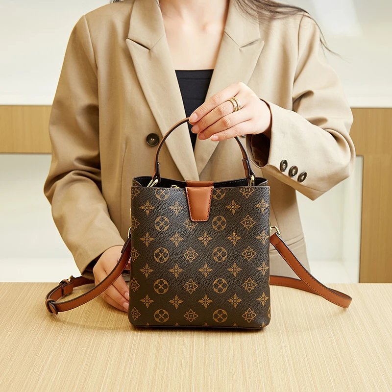 爆款女包水桶包2025新款百搭经典复古印花大容量单肩斜挎包手提