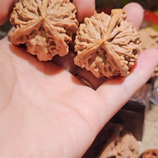 林***星文玩核桃吊坠38三楞