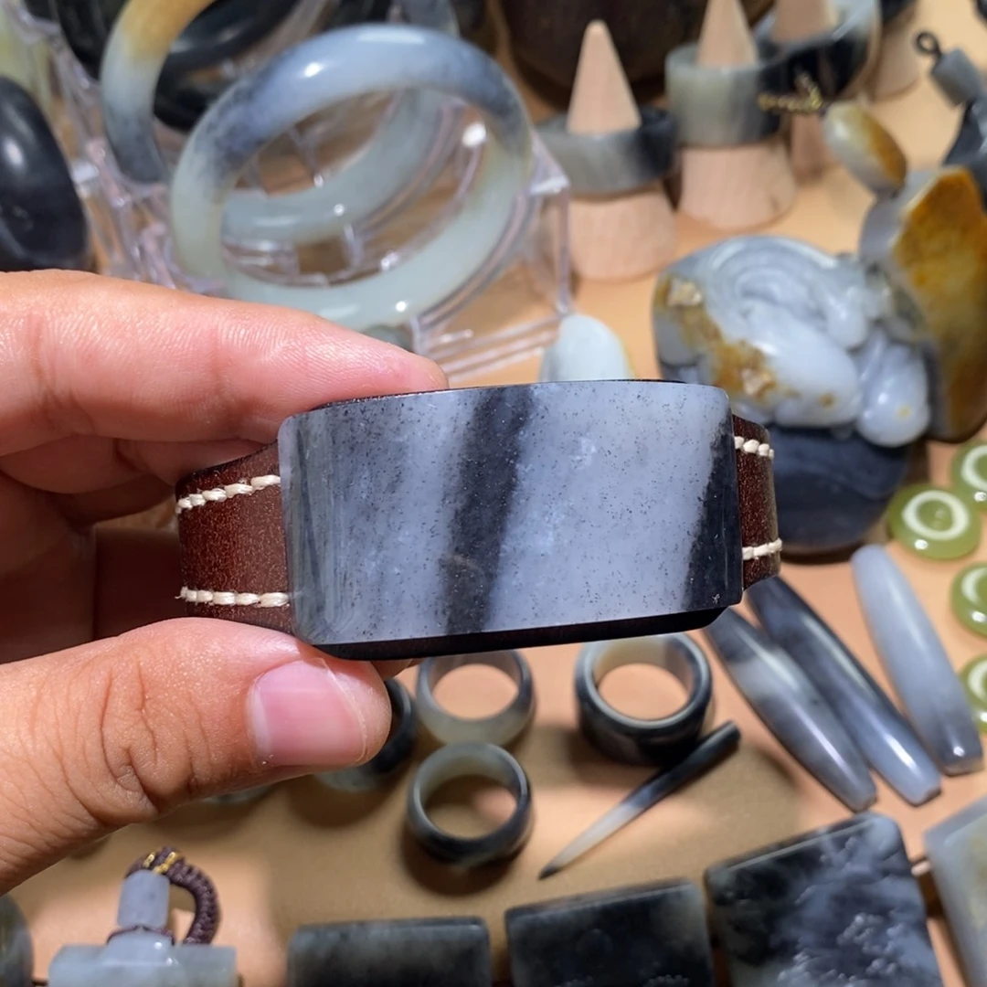 和田玉未镶嵌把件