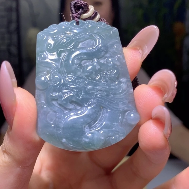 翡翠挂件未镶嵌翡翠