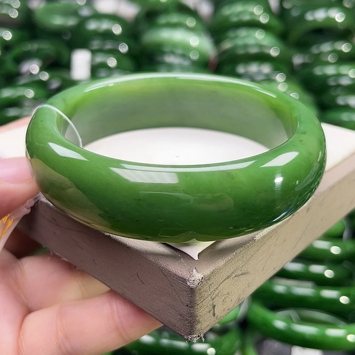 未镶嵌手镯和田玉（碧玉）