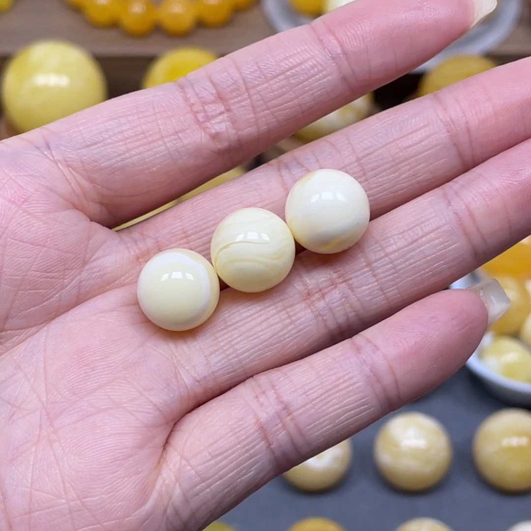蜜蜡裸石未镶嵌桃**龙