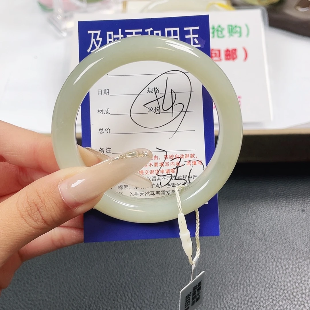和田玉未镶嵌手镯