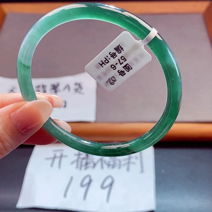 翡翠未镶嵌手镯翡翠手镯1