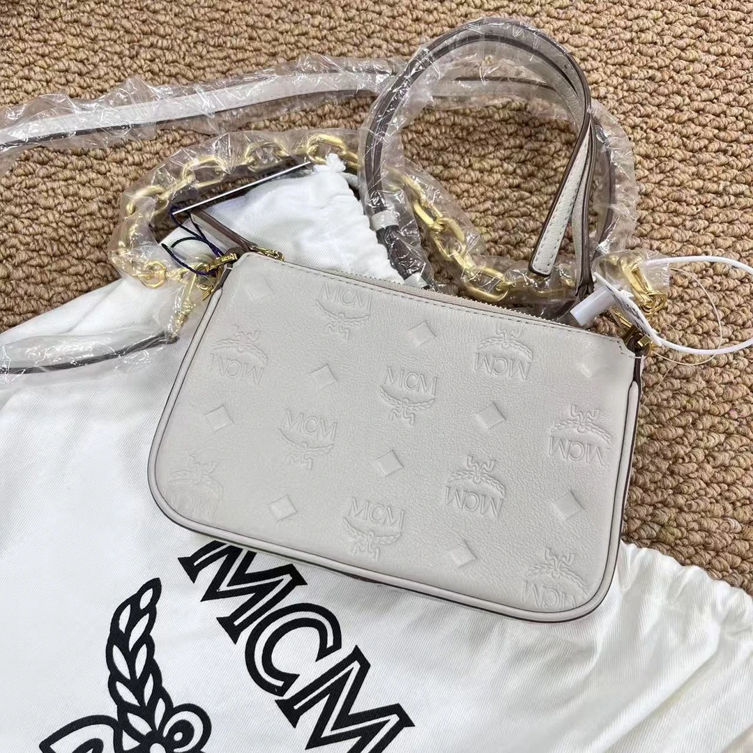95新 MCM XM/经典象牙白压纹手提斜跨包/KD12618058