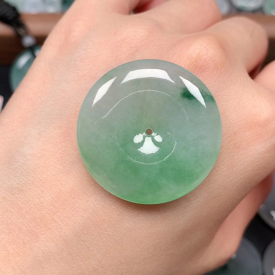 翡翠未镶嵌颈饰平安扣