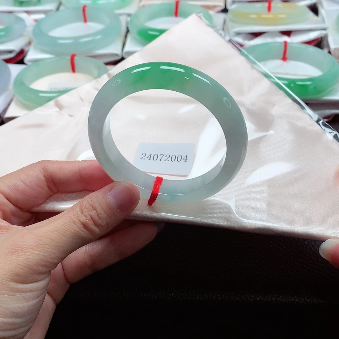 翡翠手镯未镶嵌天然A货翡翠手镯