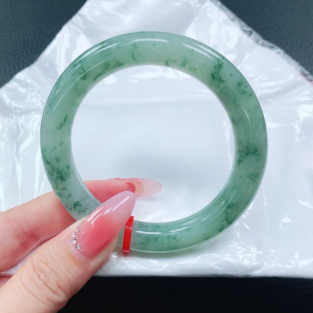 翡翠手镯未镶嵌54圈