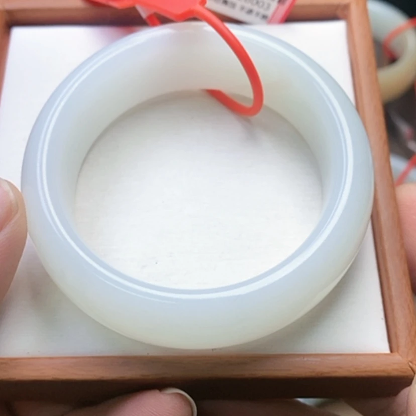 【闪购商品】未镶嵌手镯和田玉咔*