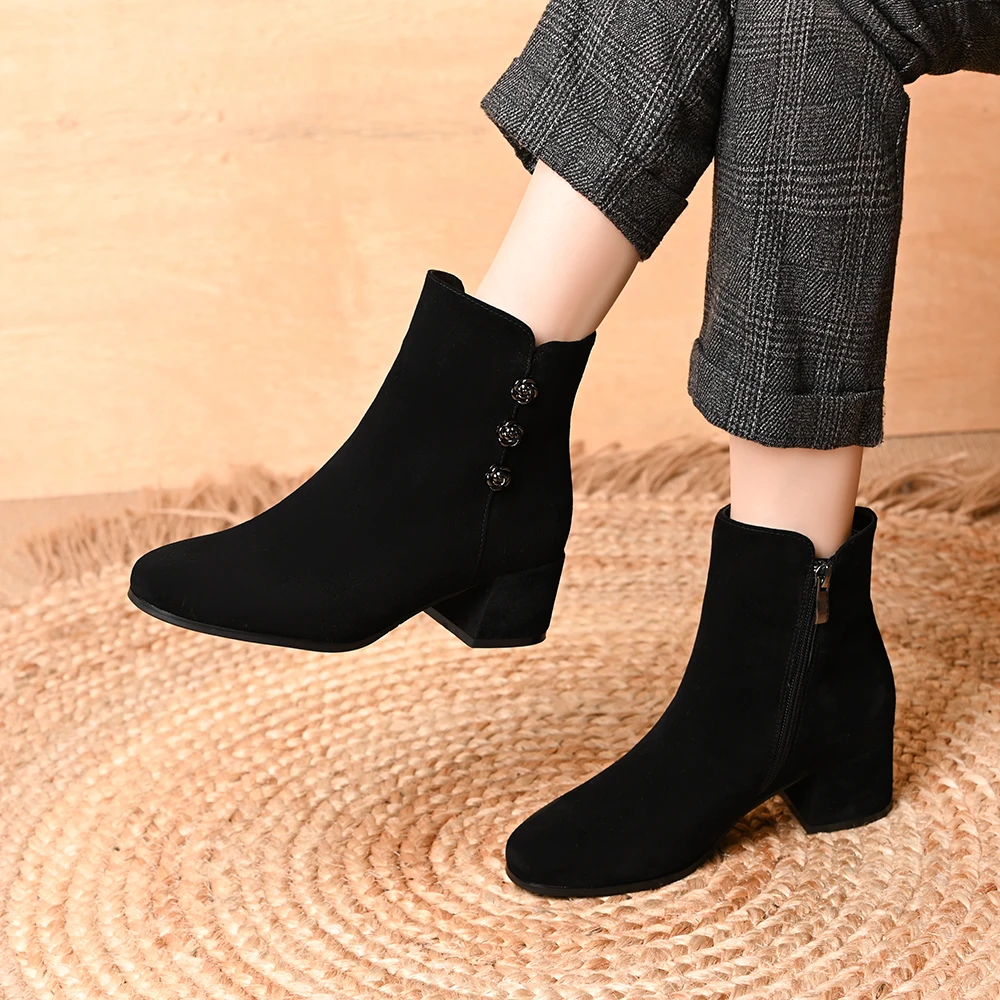 真皮羊皮方头粗跟侧拉链女士洋气小短靴秋冬新款山茶花绒面瘦瘦靴