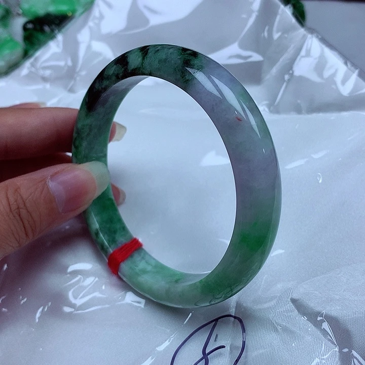 翡翠手镯未镶嵌翡翠