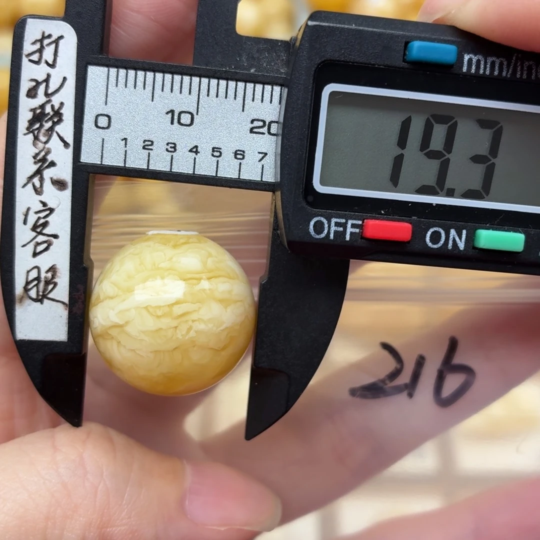 开***者蜜蜡未镶嵌裸石蜜蜡