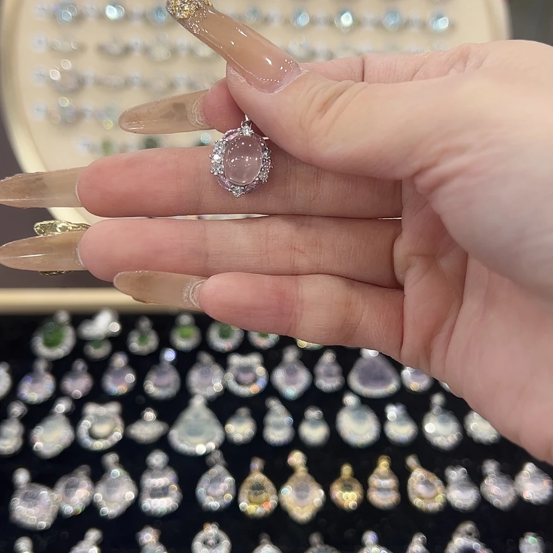 嘉***妮银S925镶嵌芙蓉石颈饰