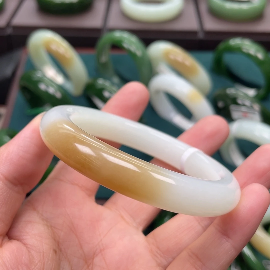 和田玉（糖玉）未镶嵌手镯
