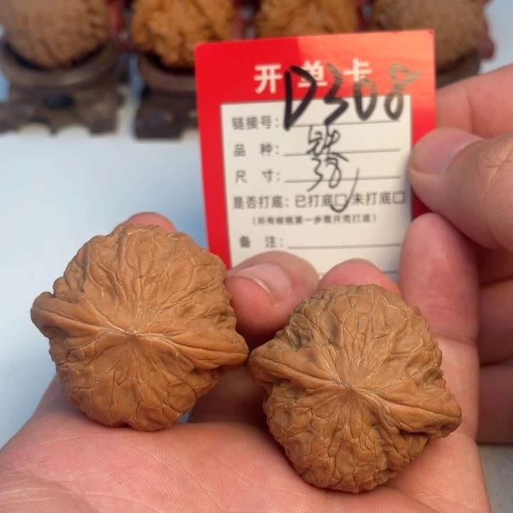 给***酒吊坠文玩核桃核桃