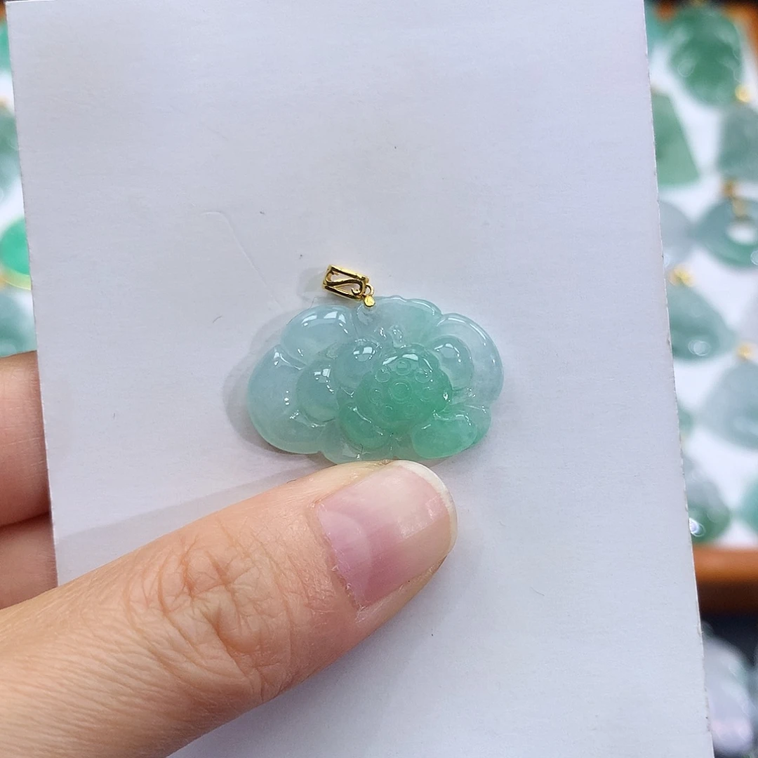 翡翠18K金镶嵌颈饰翡翠吊坠