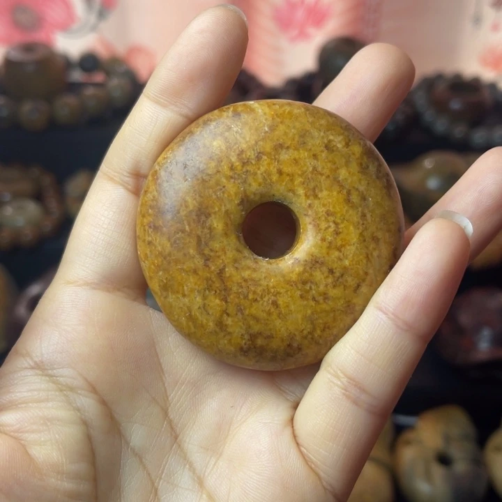 未镶嵌岫岩河磨玉（透闪石质玉）把件