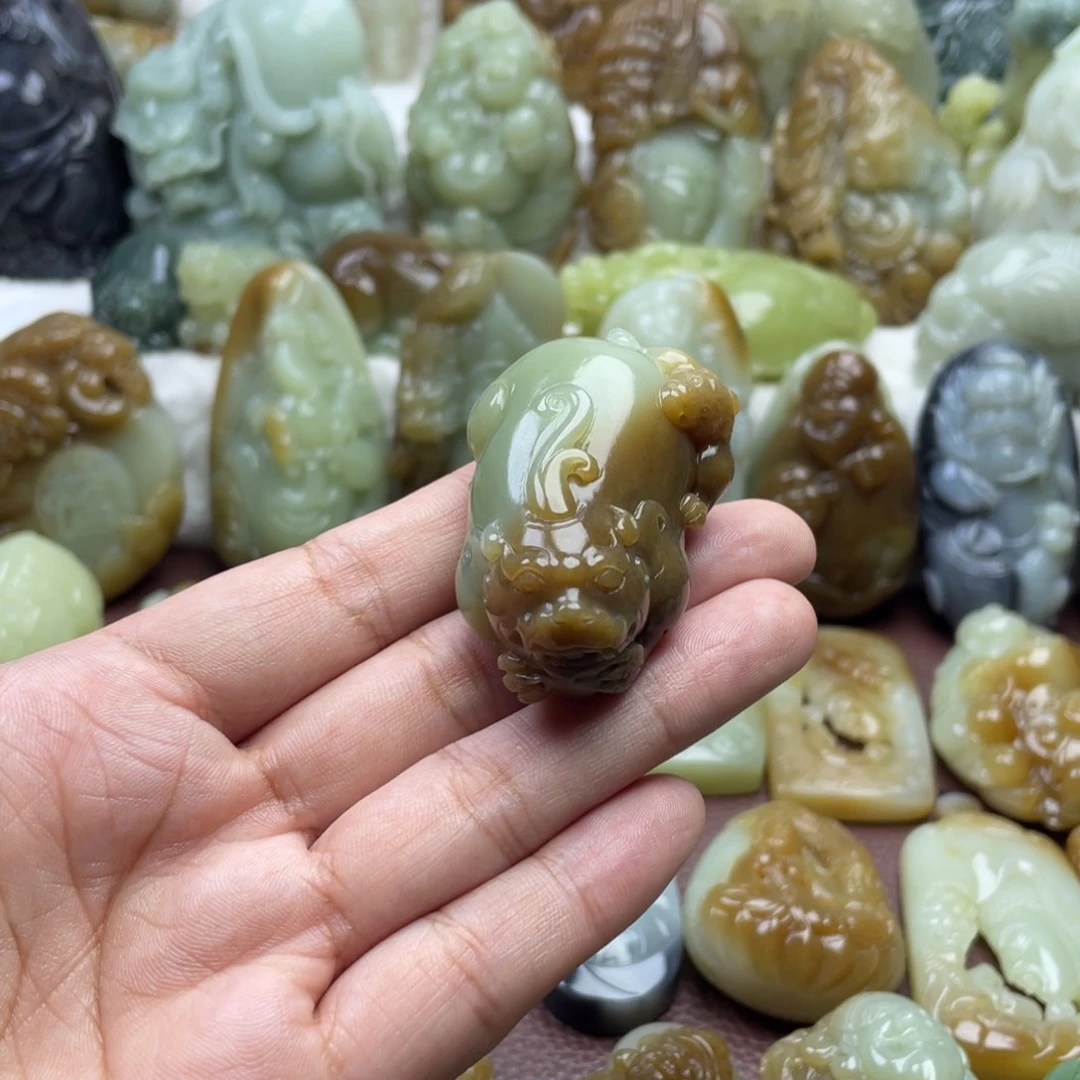 颈饰未镶嵌和田玉