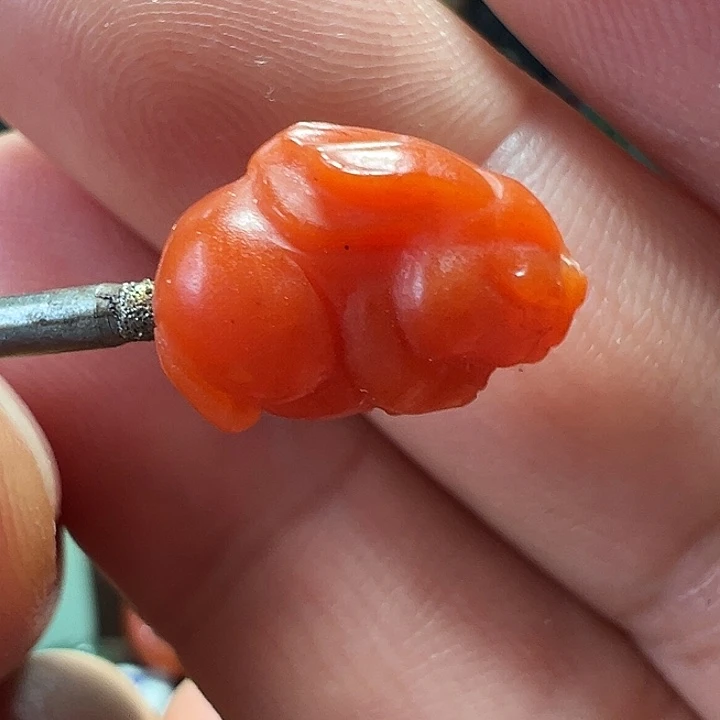 南红玛瑙未镶嵌颈饰兔子