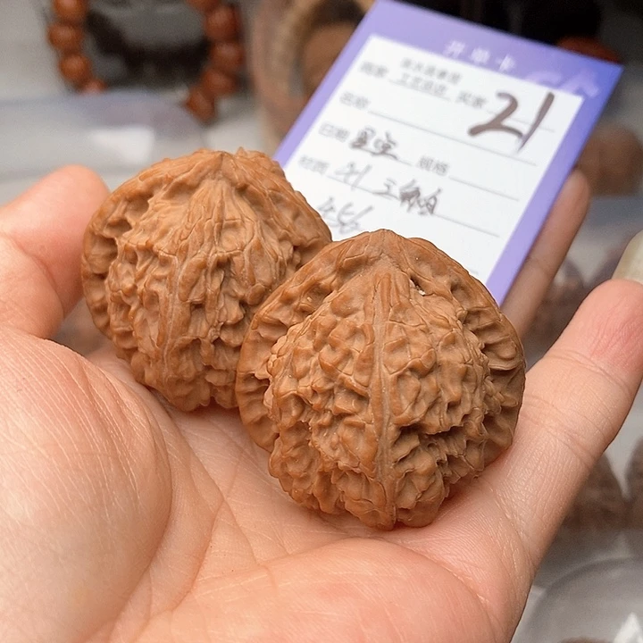 星***空把件文玩核桃三角白