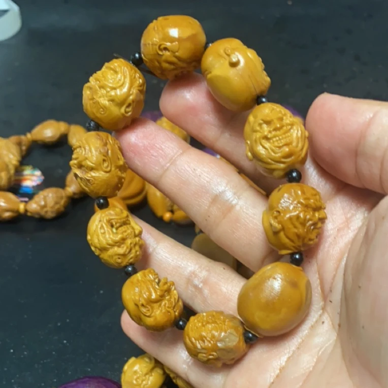 橄榄核雕 微瑕恶僧