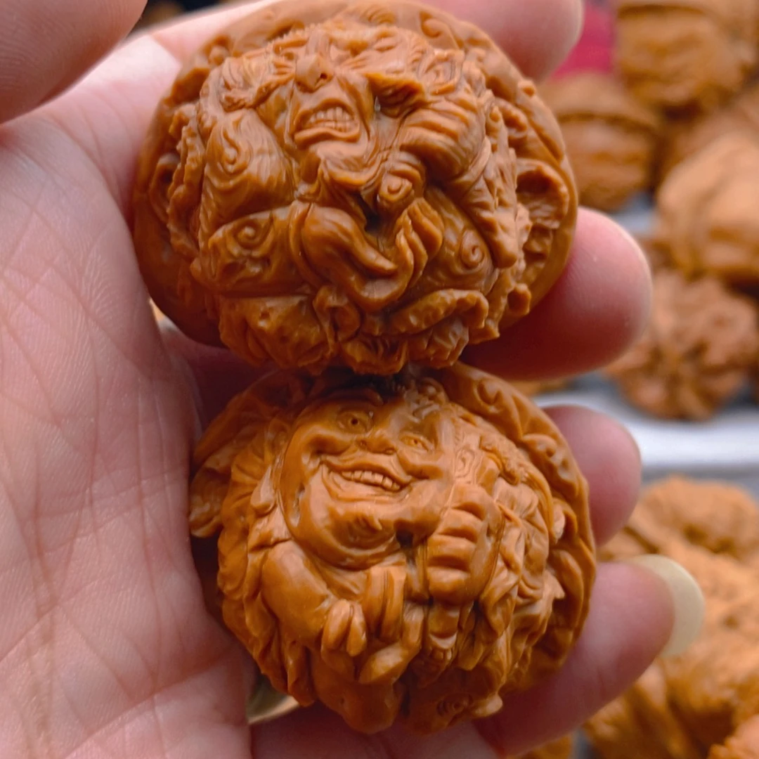 文玩核桃把件t***r纯手工雕刻哪吒