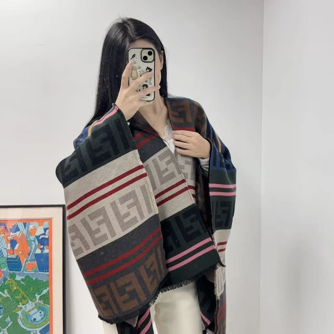 95新 FENDI/芬迪 羊绒围巾140✖️140/251212VHH7Z03