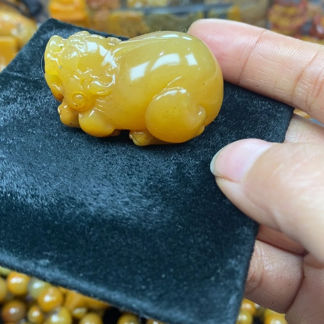 未镶嵌石英质玉（黄龙玉）颈饰