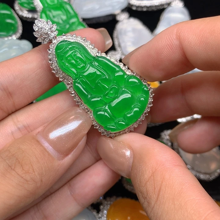 偶***然颈饰18K金镶嵌翡翠