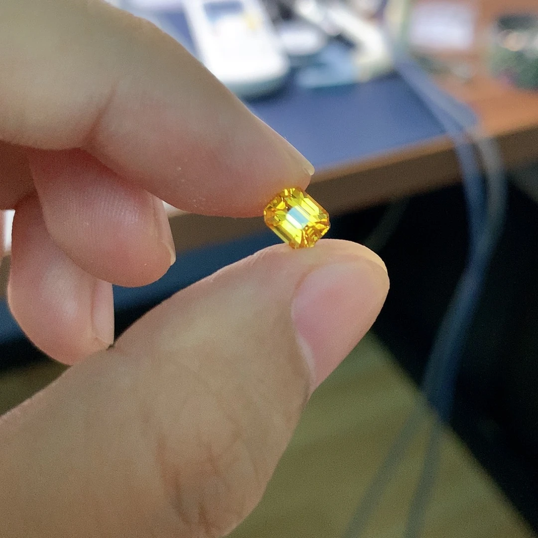裸石彩色蓝宝石1.06克拉祖切全净艳黄