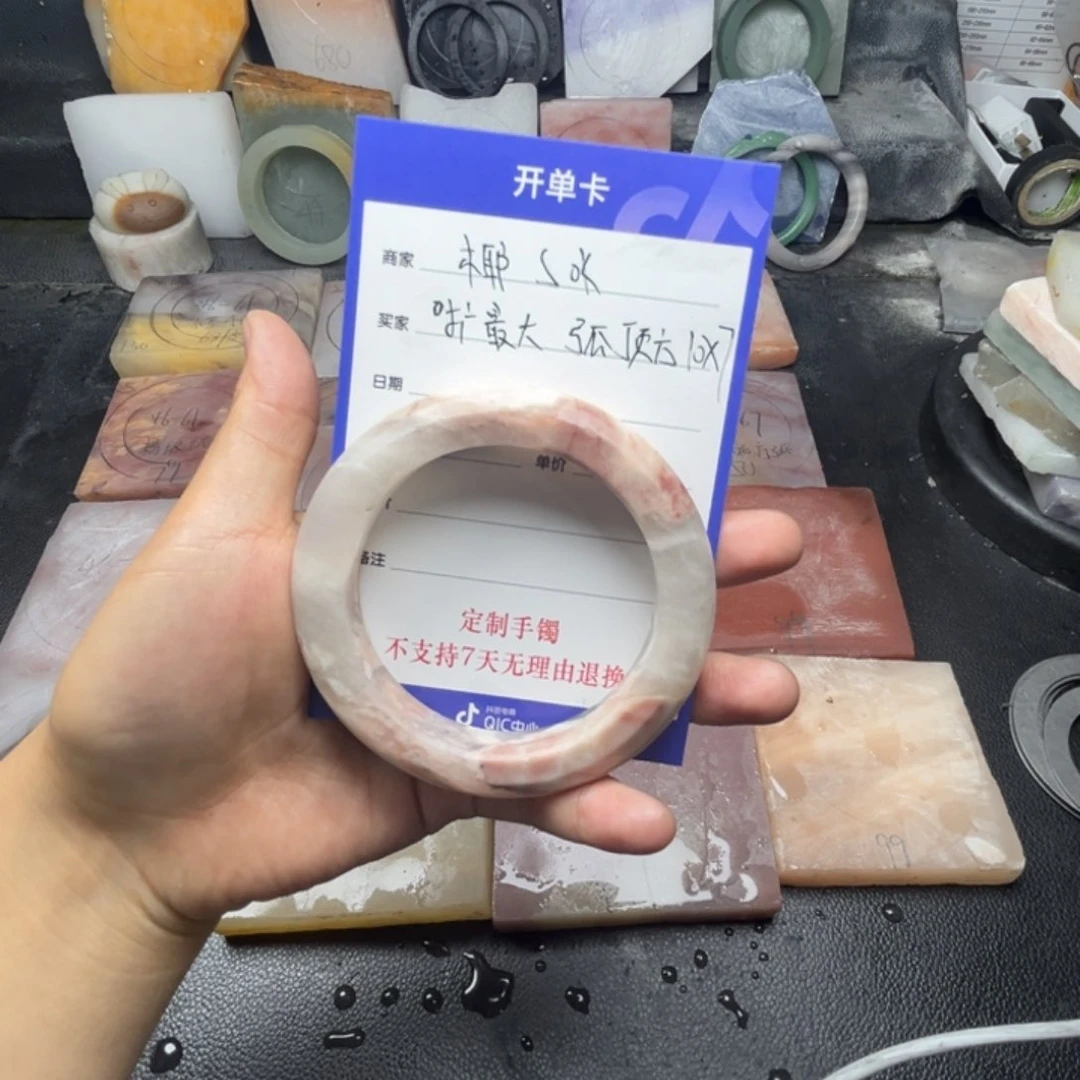 石英质玉手镯未镶嵌椰****?