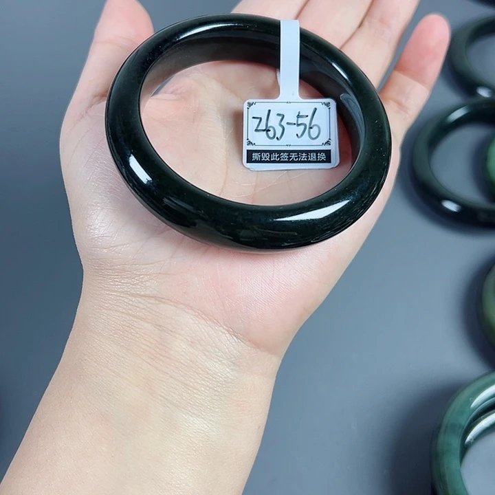 a***和田玉未镶嵌手镯