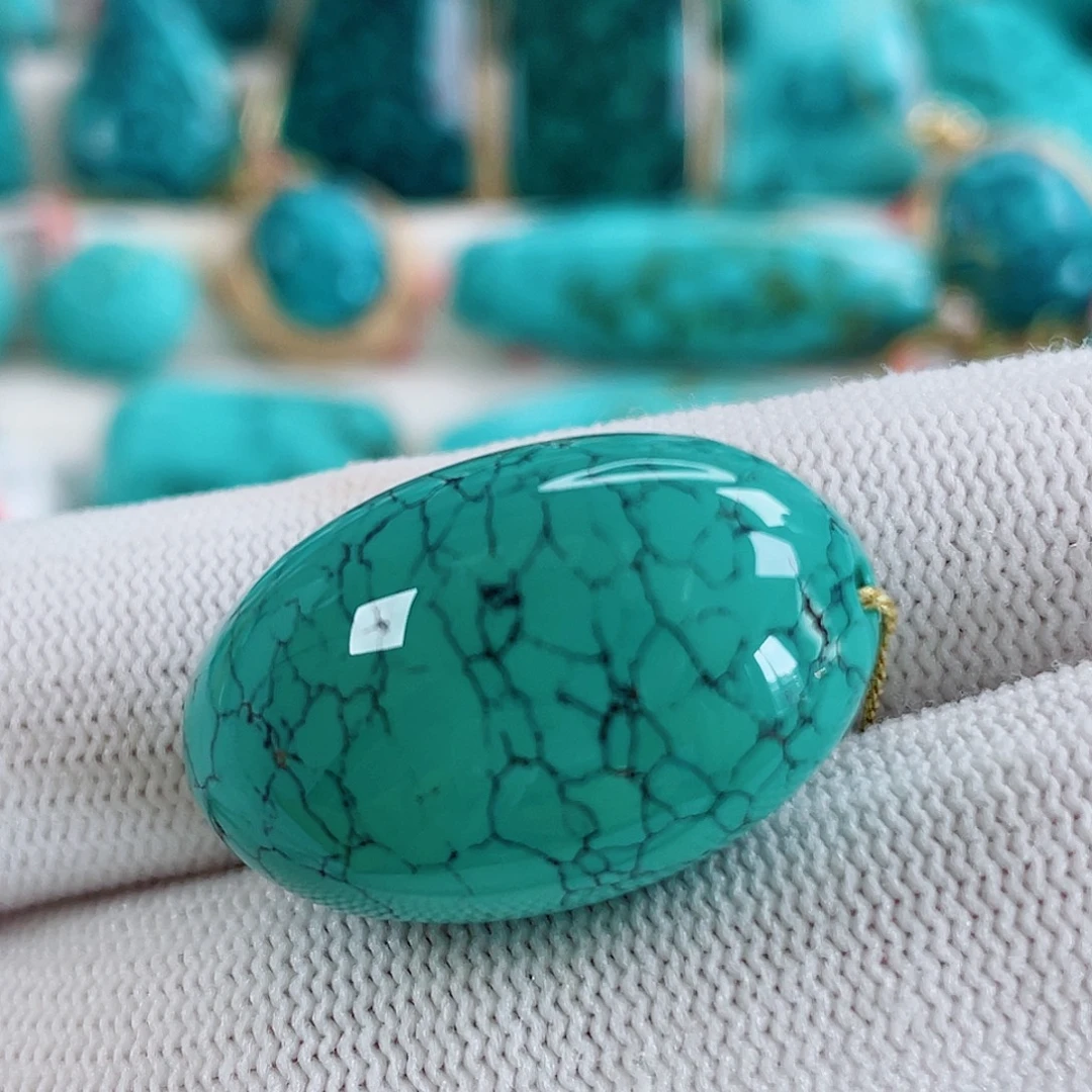 绿松石未镶嵌颈饰