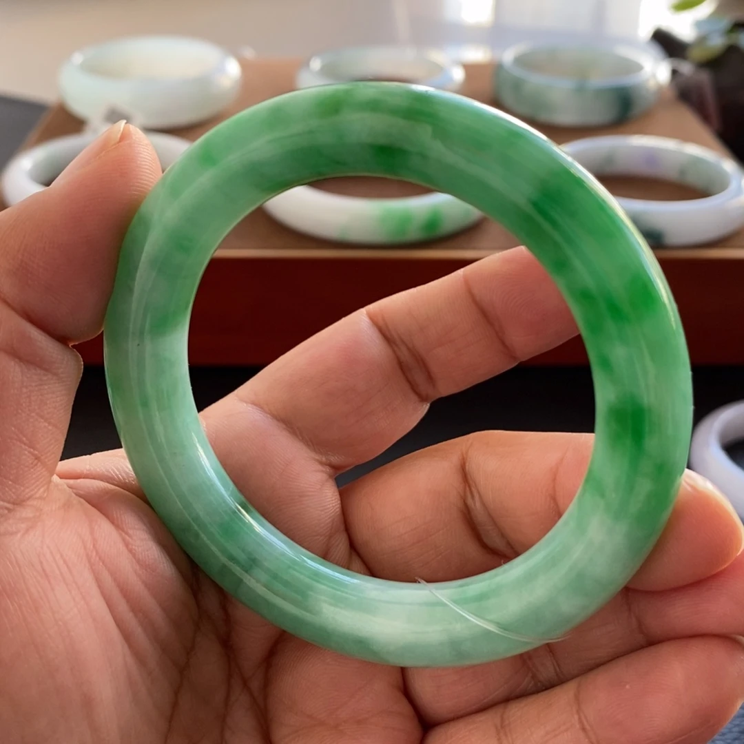 翡翠未镶嵌手镯（圆镯）天然翡翠手镯
