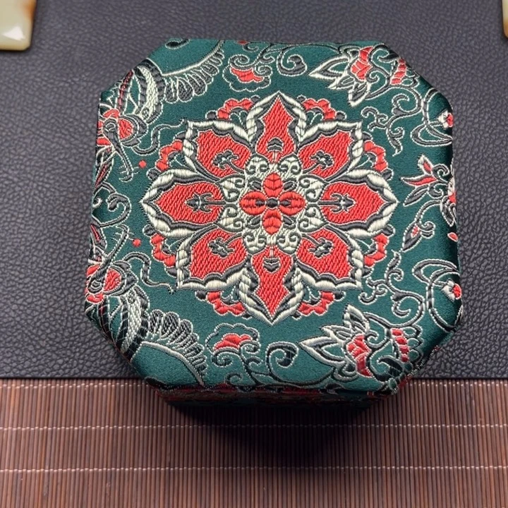 素***心岫岩老玉（透闪石质玉）未镶嵌颈饰