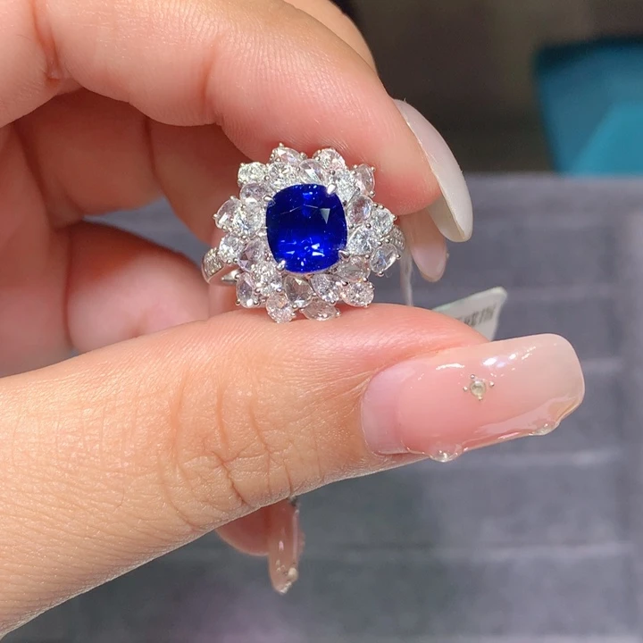 18K金镶嵌戒指蓝宝石3.07ct