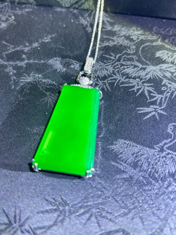 天然高冰满绿项链无事牌吊坠（多样性发货） TH90