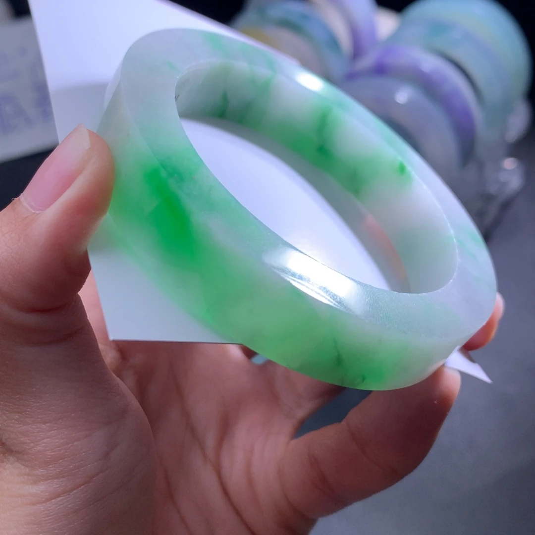 未镶嵌白底翡翠手镯定制翡翠