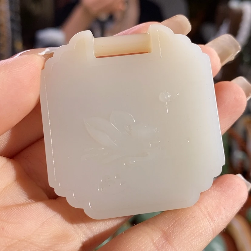 【闪购商品】吊坠(赠链)未镶嵌和田玉
