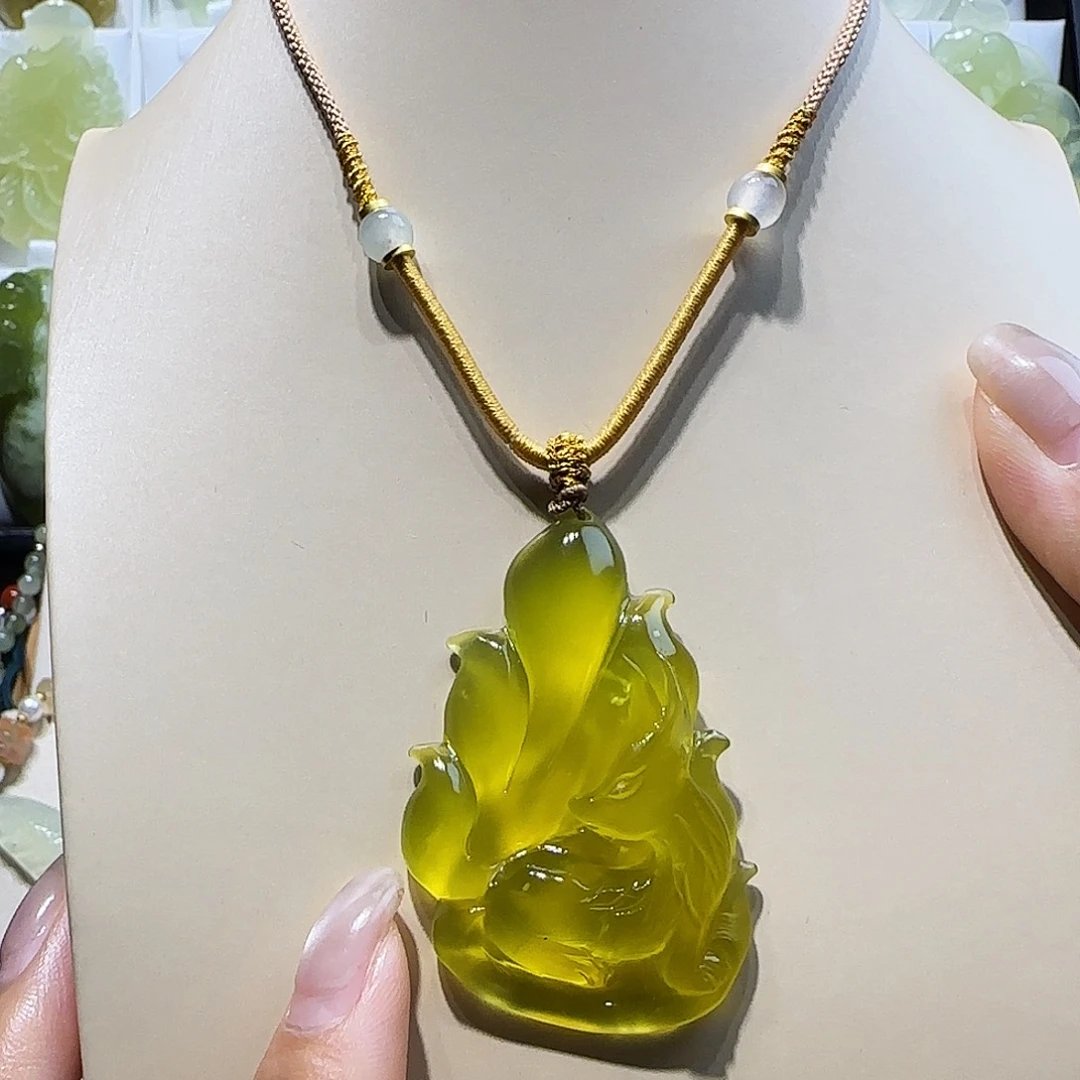 蛇纹石玉未镶嵌颈饰