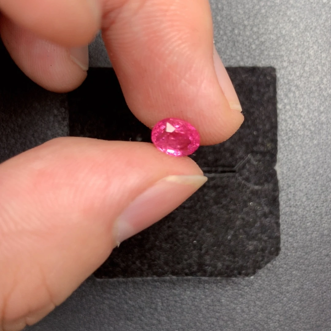 泰***场裸石尖晶石马亨盖1.26ct