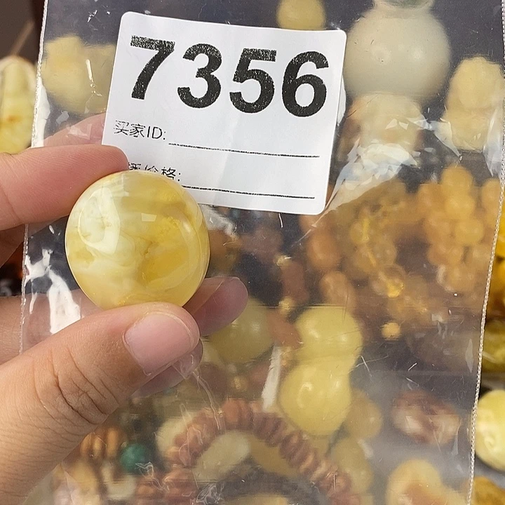 蜜蜡未镶嵌珠宝奇石