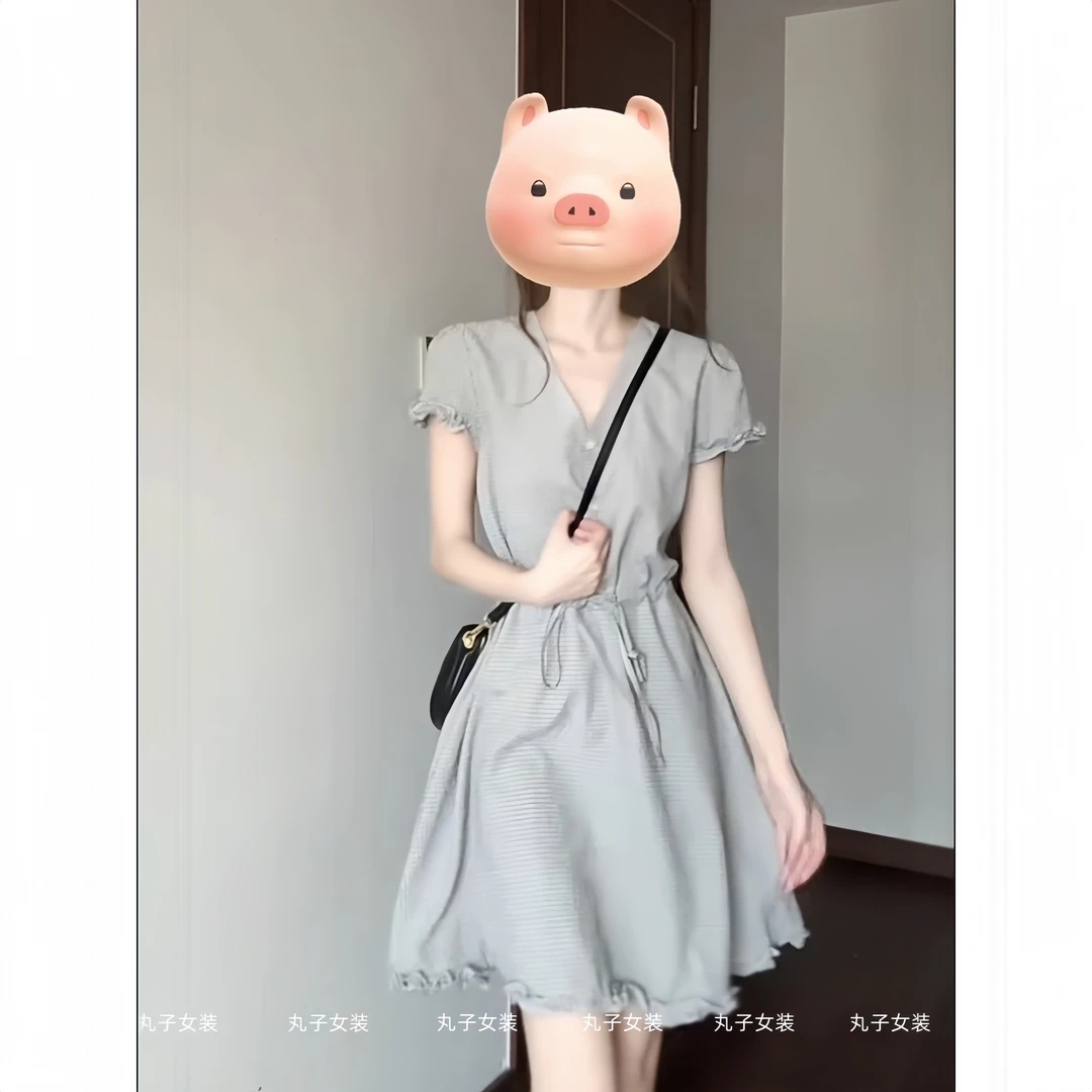 法式设计感V领连衣裙2025夏季小众女装气质收腰显瘦短袖格纹A字裙