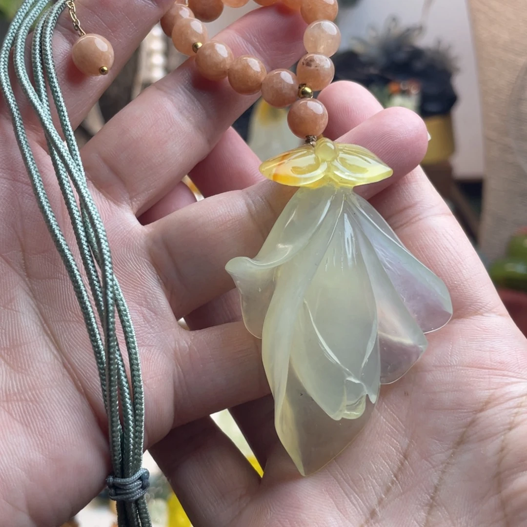 未镶嵌蛇纹石玉吊坠
