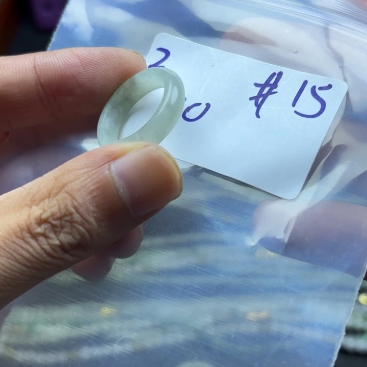 颈饰未镶嵌翡翠戒指