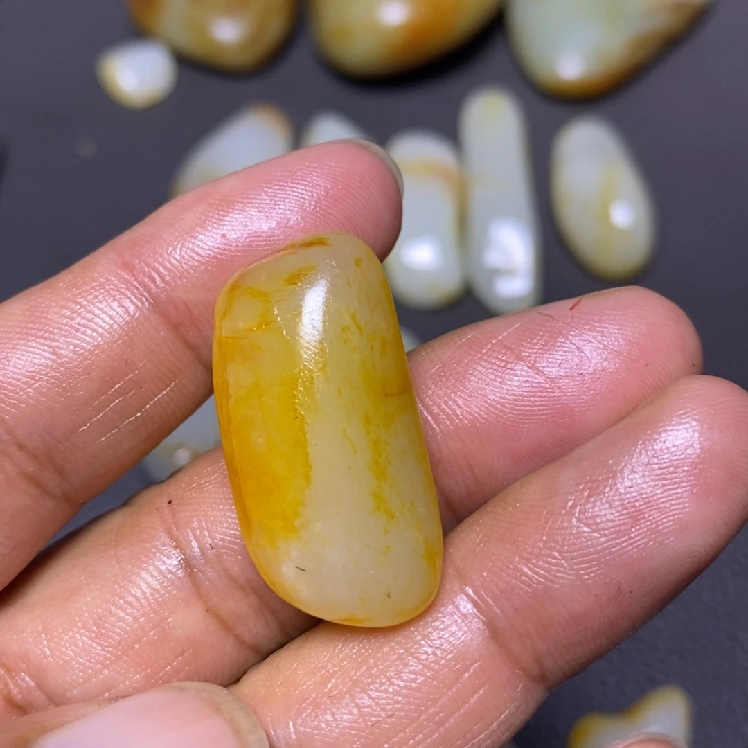 未镶嵌和田玉（糖玉）挂件